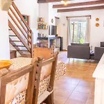 Charming With A/c And Wifi 度假居