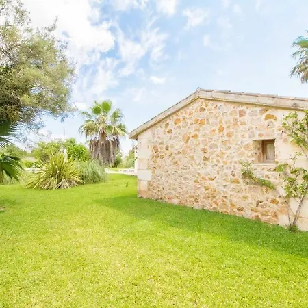 Holiday home Charming With A/c And Wifi *