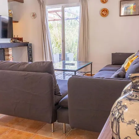 Charming With A/c And Wifi