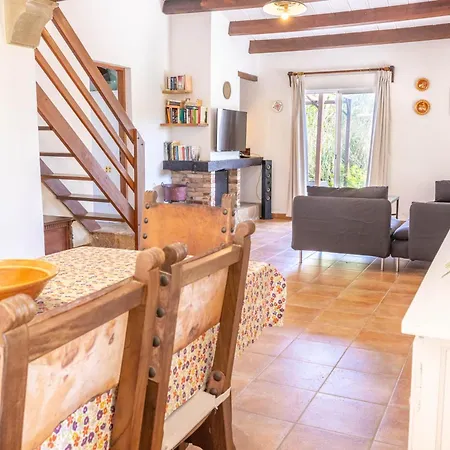 Charming With A/c And Wifi Сasa de vacaciones