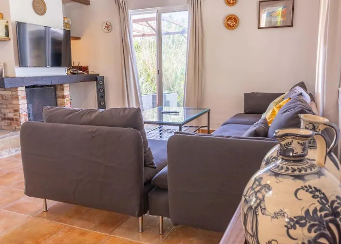 Charming With A/c And Wifi